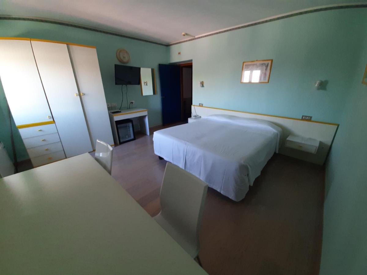 Elba Hotel Розиняно Солвей Екстериор снимка