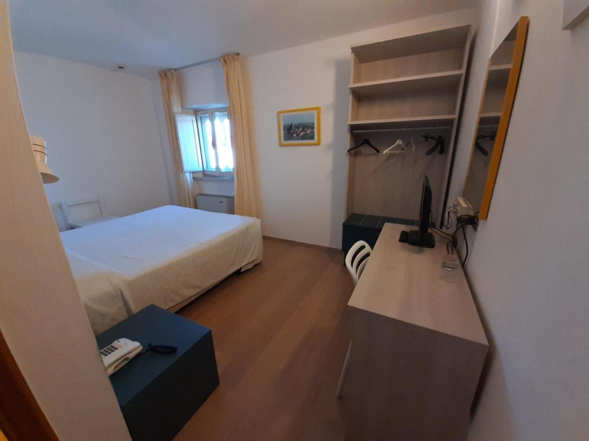 Elba Hotel Розиняно Солвей Екстериор снимка
