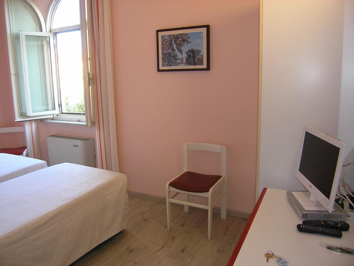 Elba Hotel Розиняно Солвей Екстериор снимка